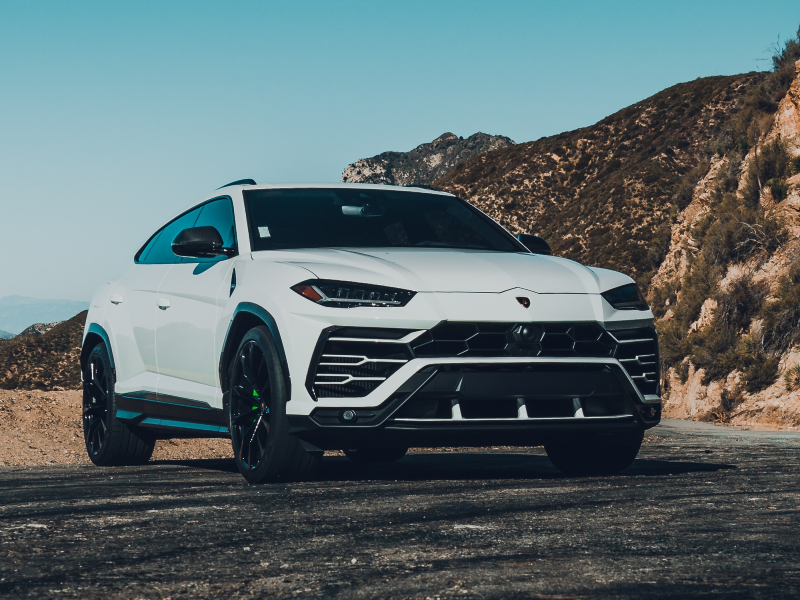 De Lamborghini Urus die centraal stond in de uitspraak van het Hof. Een merknaam vastleggen met de juiste classificatie is van groot belang.